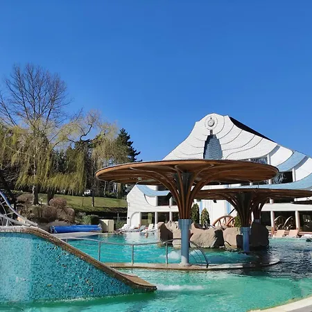 شقة Carbona Water Lily *